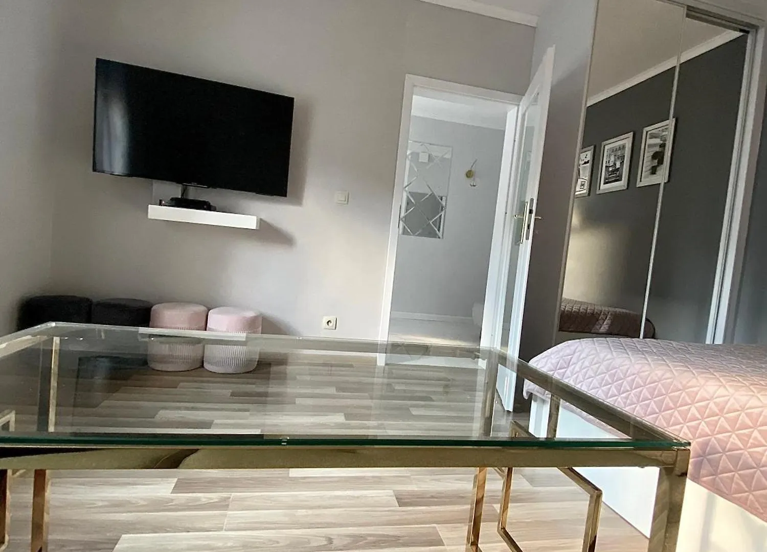 Glamour Apartment Przy Plazy, Z Parkingiem Prywatnym contacts